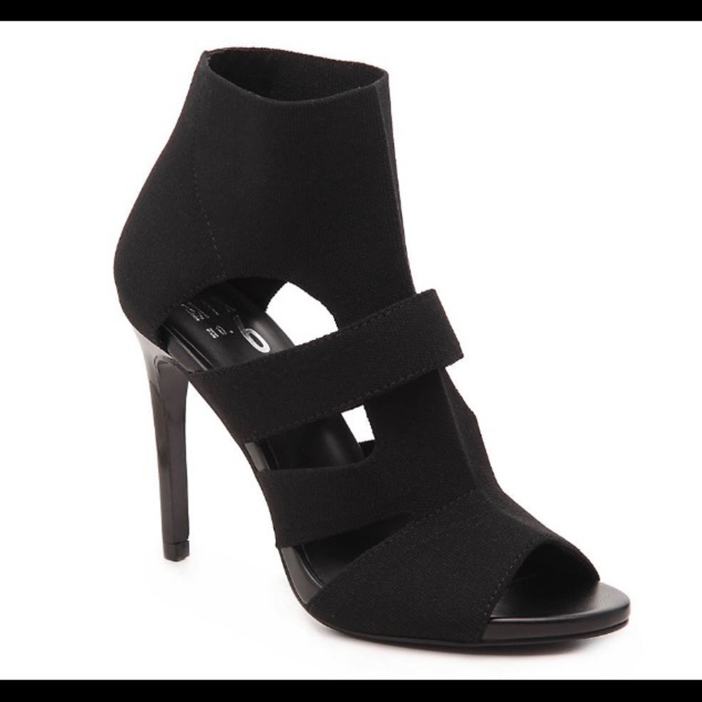💥SOLD💥Black Heels size 7